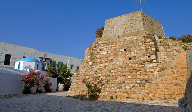 The venetian Castle whish is one of the Antiparos sites and experiences you should visit. 