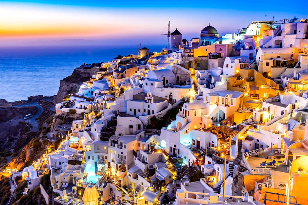 How to enjoy the sunset in Santorini