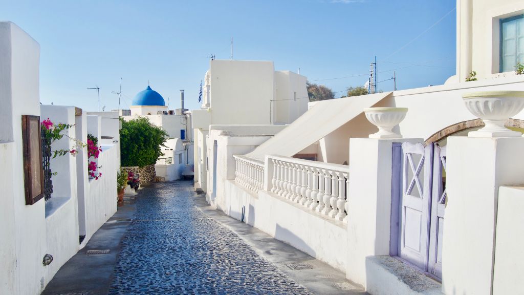 Narrow cobbled streets of Megalochori in Santorini