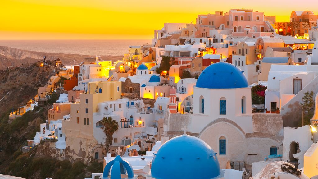 Oia: Discover the villages of Santorini